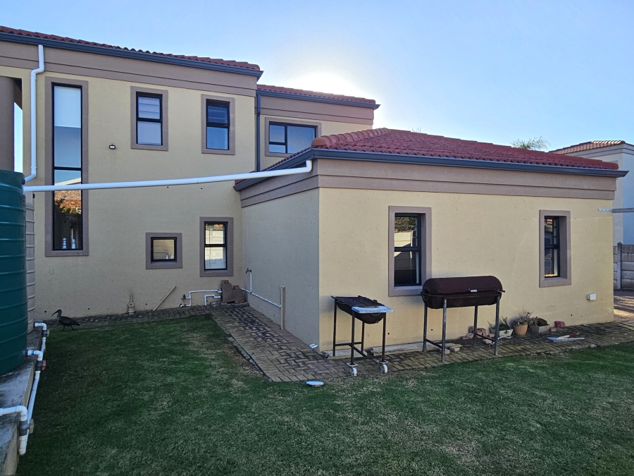 4 Bedroom Property for Sale in Wavecrest Eastern Cape